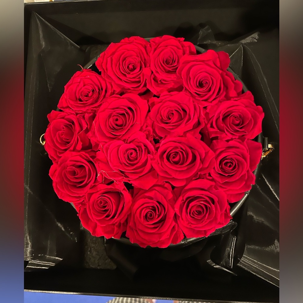 Forever Roses - Picture 2 of 7